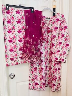 NWOT Floral Long-Sleeve Women's Dress in Fuchsia Pink